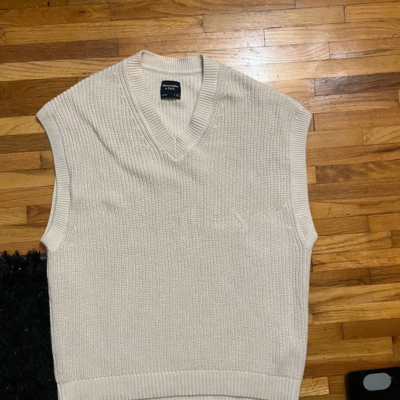 Abercrombie & Fitch Cream Sleeveless Sweater boxy fit LARGE - Picture 2 of 4